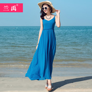 蓝色吊带沙滩裙