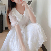 白色立体花朵连衣裙